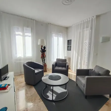 Casa Palazzi アパート